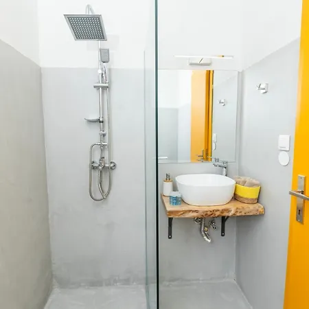 Mondrian Гостевой дом