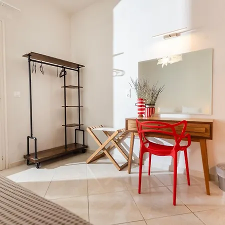 ゲストハウス Mondrian