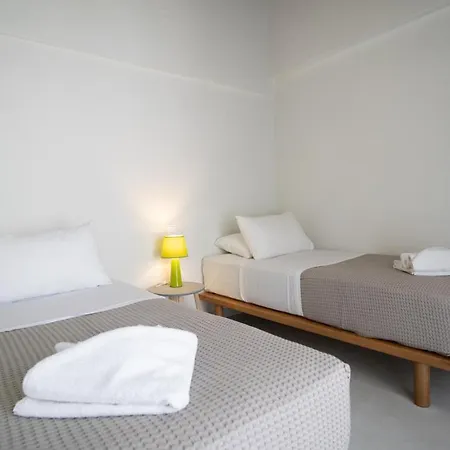 ゲストハウス Mondrian